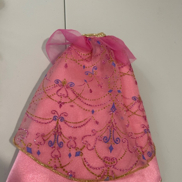 Barbie 3 Musketeers Doll - Picture 7 of 7